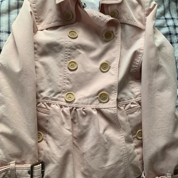 Burberry jacket for a 8year old beautiful light pink color.